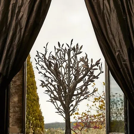 Castell D'emporda Hotell